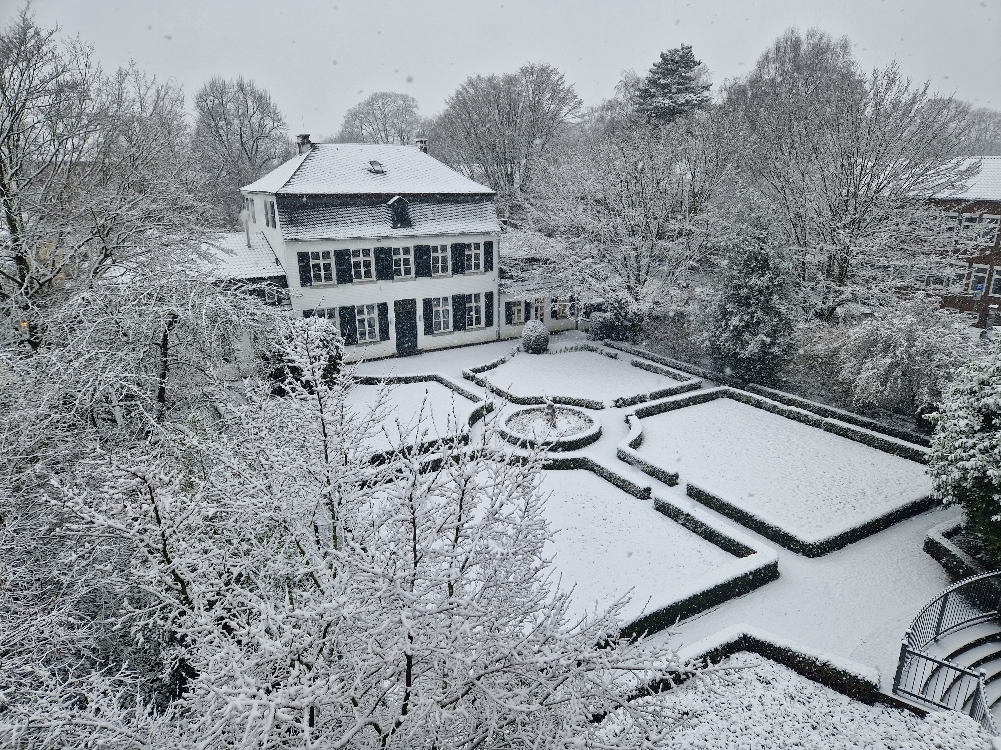 Garten Haus Spiess mit Schnee