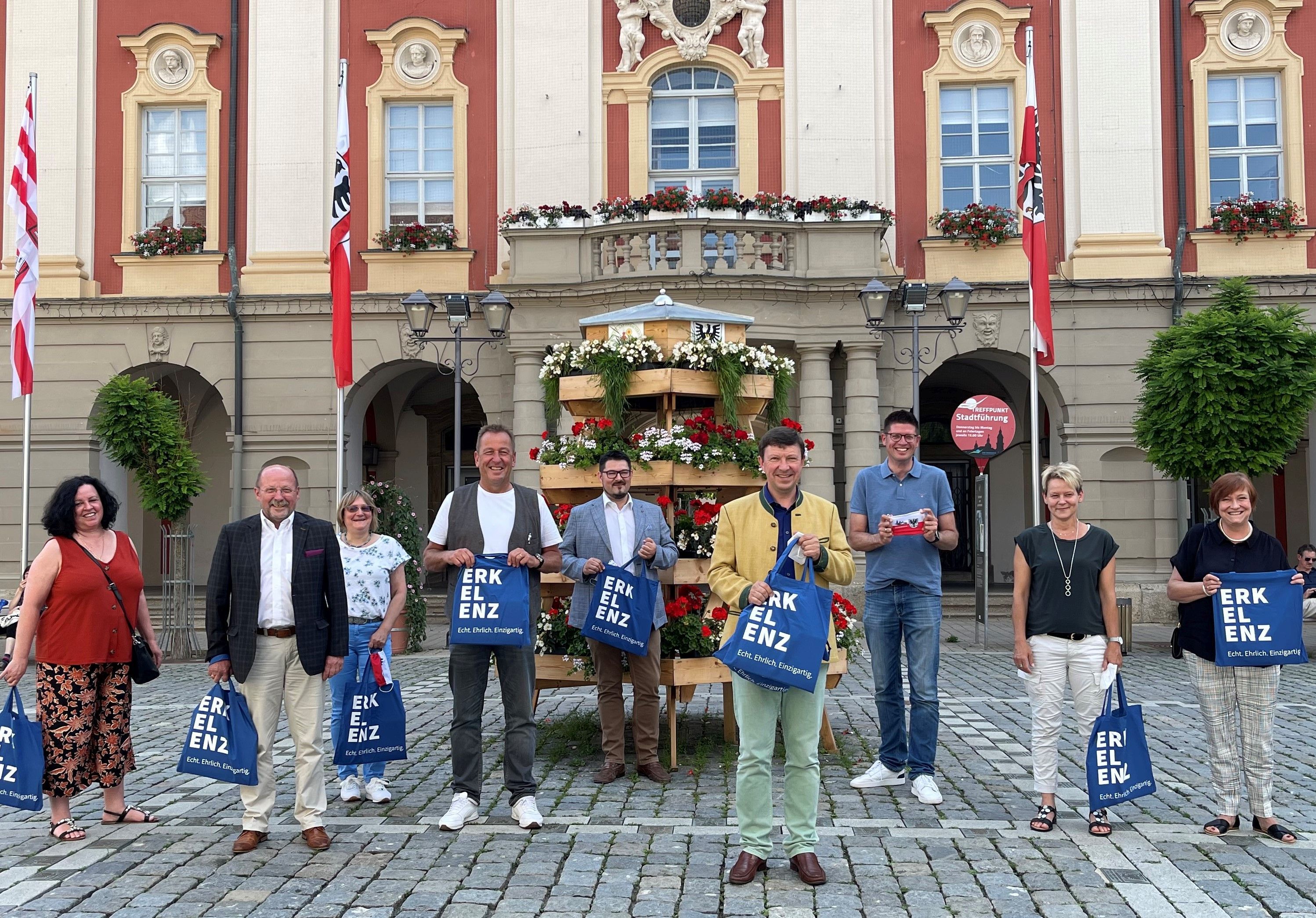 Kurzbesuch in Bad Windsheim Bürgermeister Muckel in Bad Windsheim mit seinem Amtskollegen Jürgen Heckel und Mitgliedern des Partnerschaftskomitees