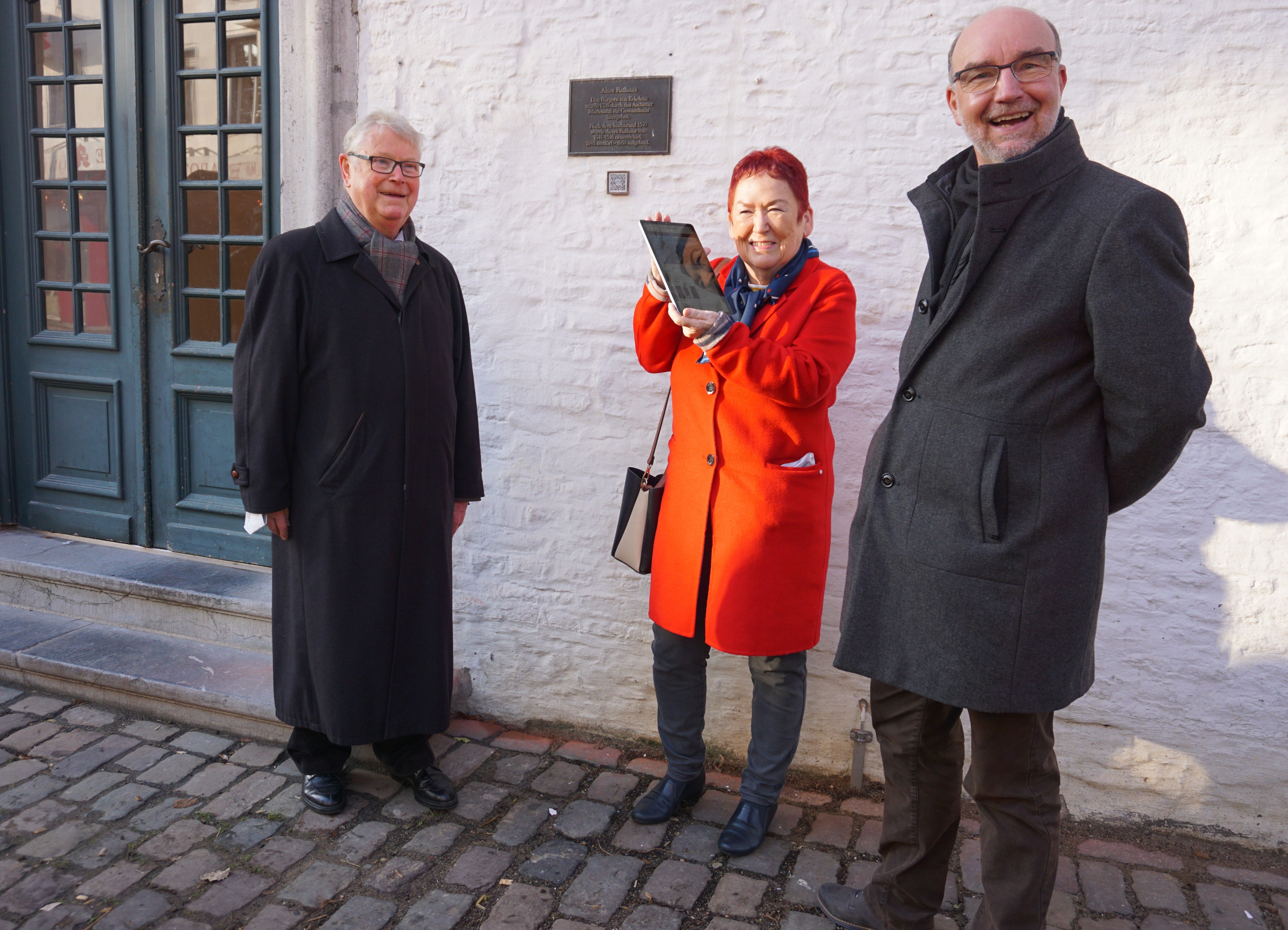 Günter Merkens, Ehrenvorsitzender des Heimatvereins, Rita Hündgen, Vorsitzende des Heimatvereins und Technischer Beigeordneter Ansgar Lurweg Günter Merkens, Ehrenvorsitzender des Heimatvereins, Rita Hündgen, Vorsitzende des Heimatvereins und Technischer Beigeordneter Ansgar Lurweg