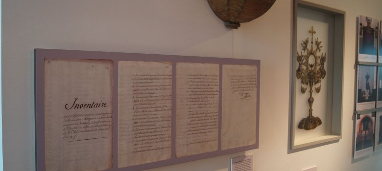 verschiedene Exponate der Dauerausstellung auf Haus Hohenbusch