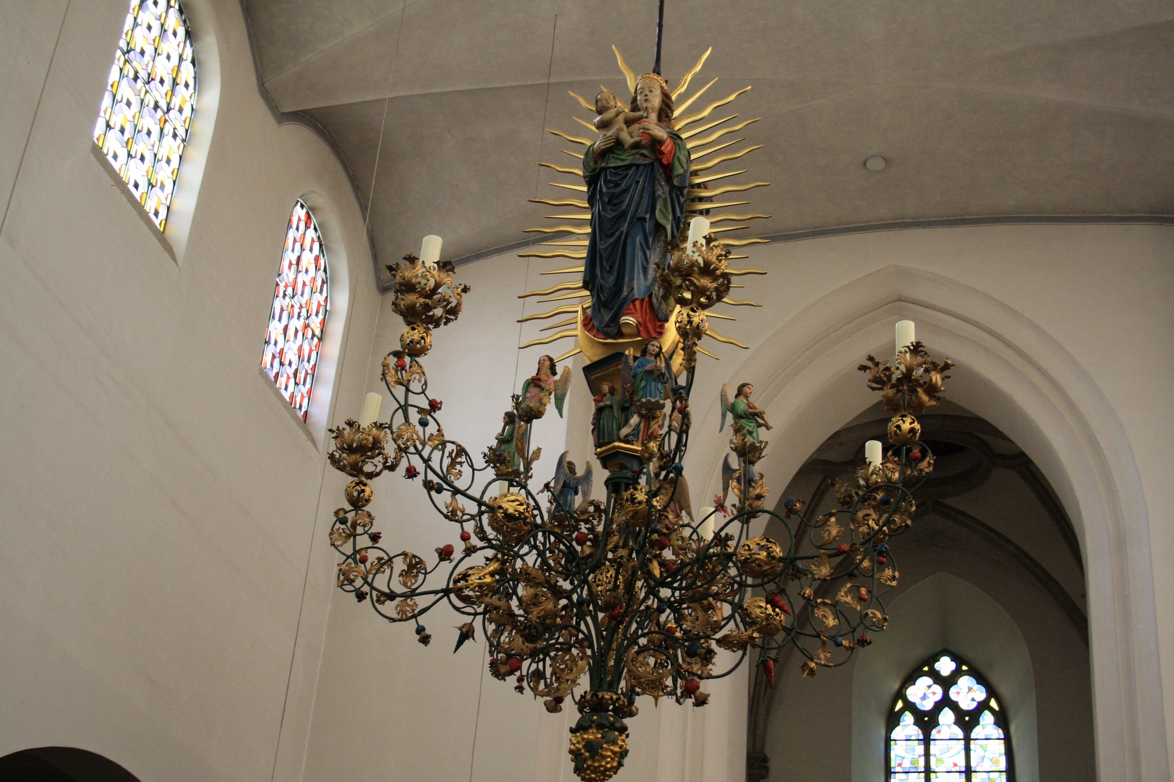 Der Marienleuchter in St. Lambertus in Erkelenz