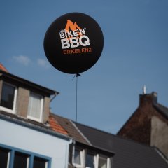 Luftballon mit der Aufschrift "Bike'n'BBQ Erkelenz"