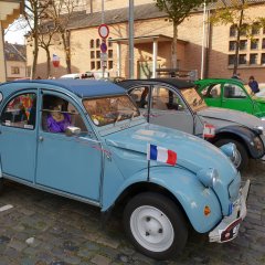 Citroen 2 CV (Enten) beim Französischen Markt