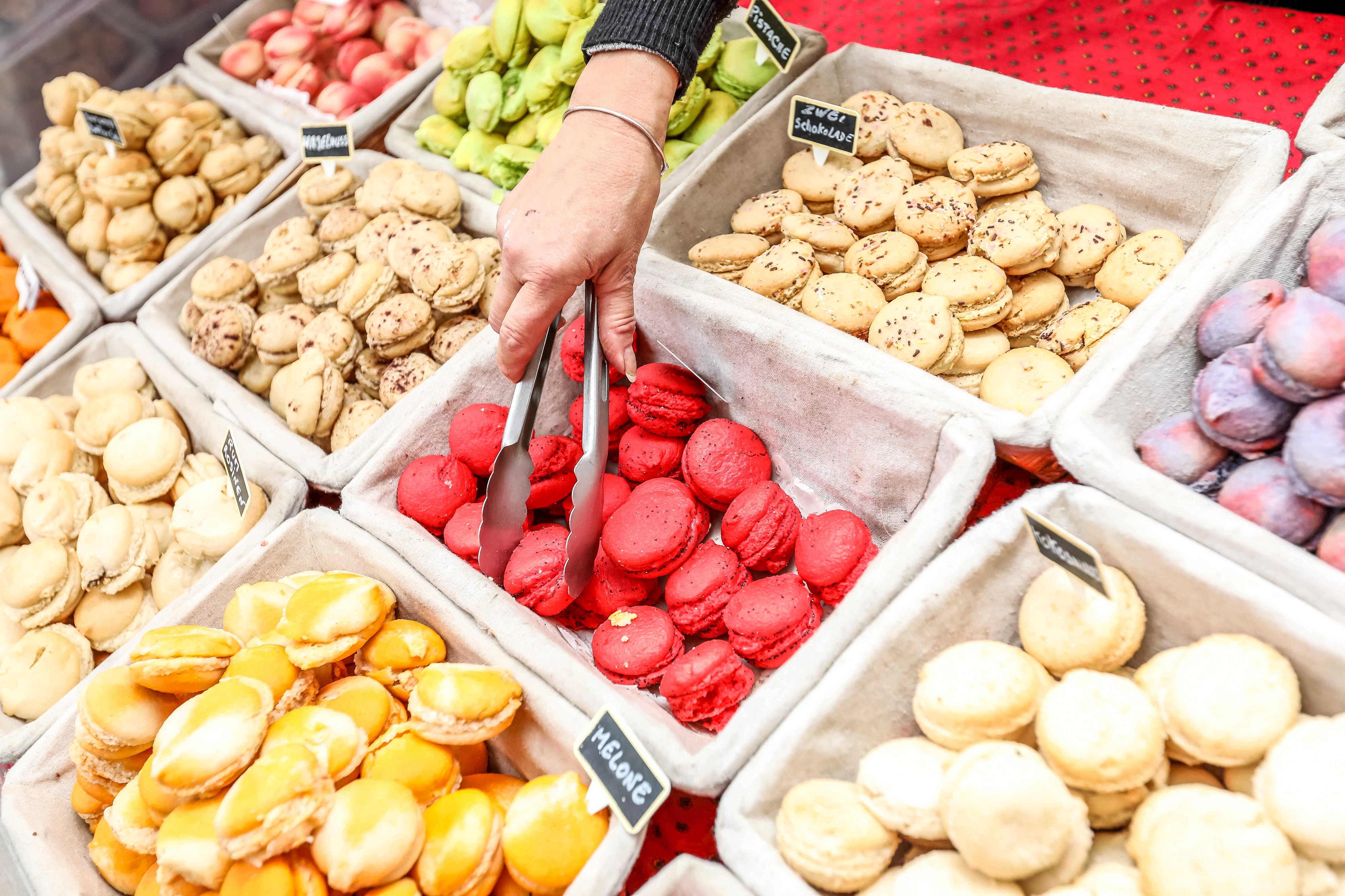 Verschiedene Gebäcksorten beim Französischen Markt