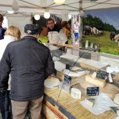 Käsestand beim Französischen Markt