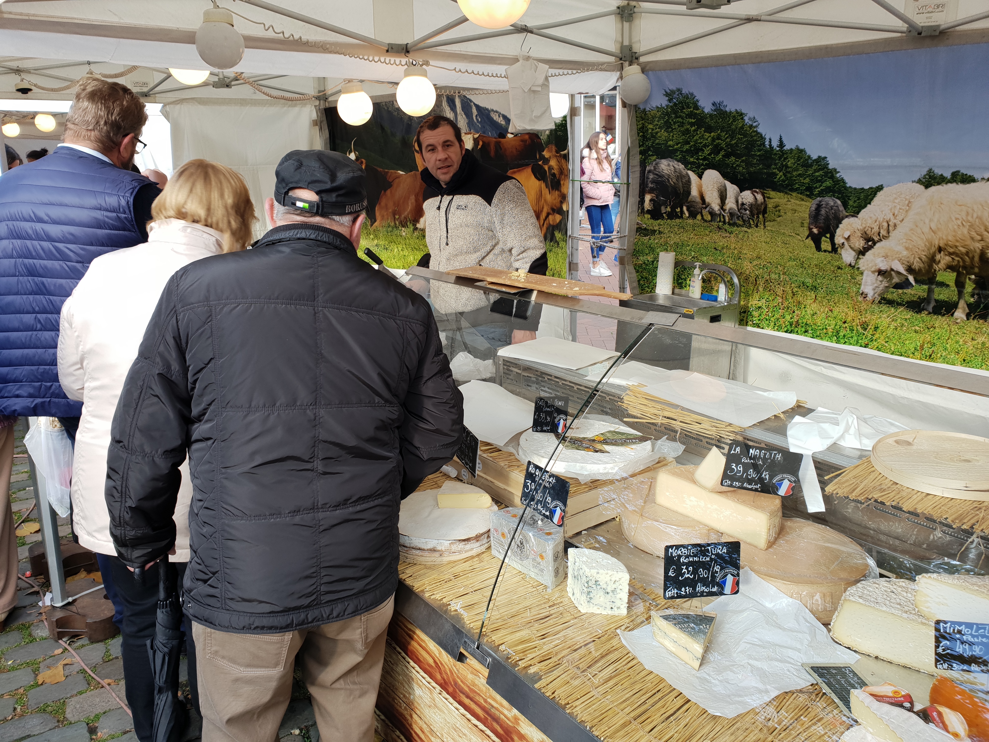 Käsestand beim Französischen Markt
