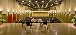 Bühne und Saal der Stadthalle Erkelenz Bühne und Saal der Stadthalle Erkelenz