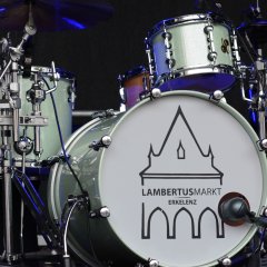 Schlagzeug mit der Aufschrift "Lambertusmarkt Erkelenz"
