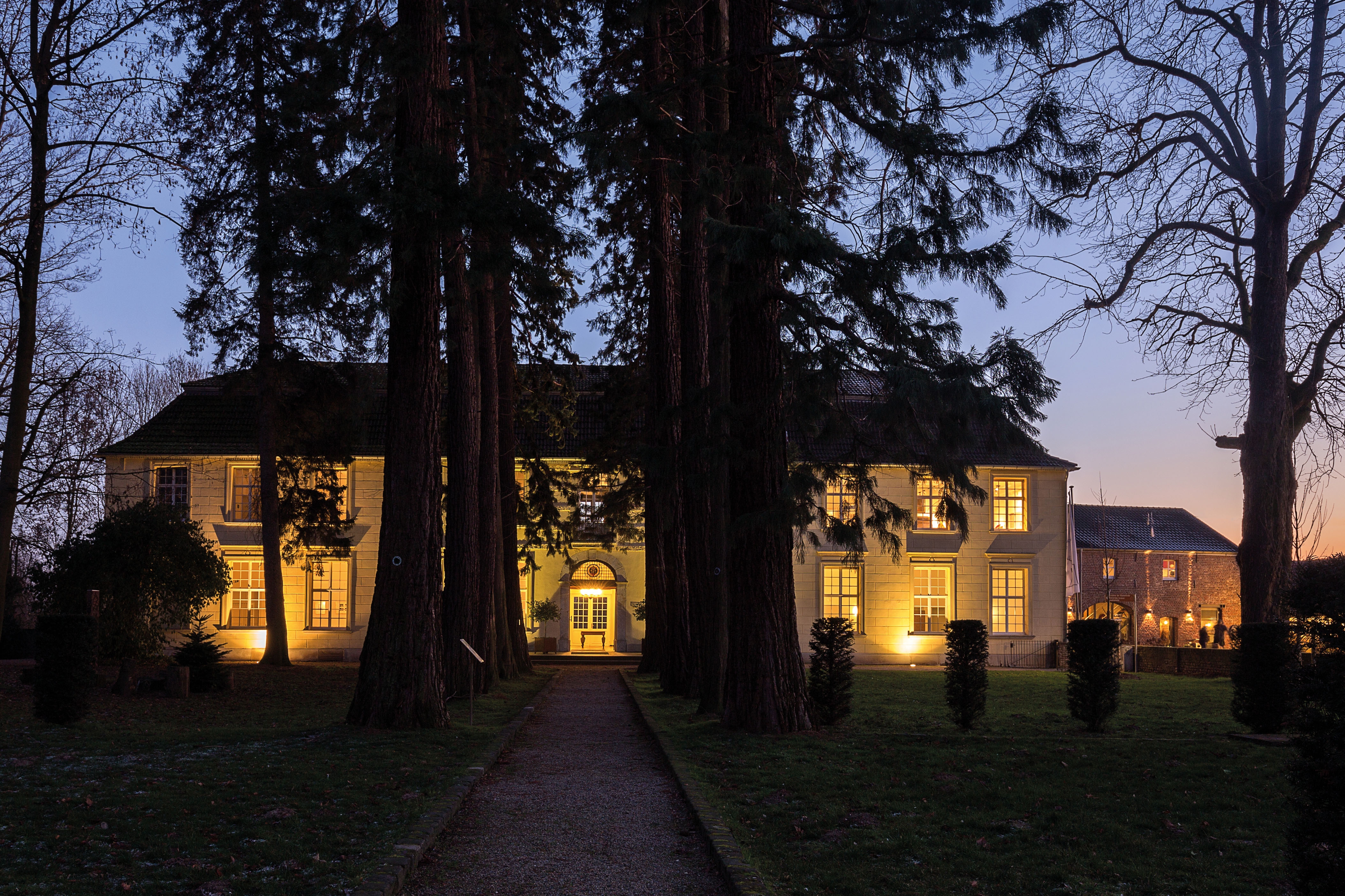 Haus Hohenbusch bei Nacht