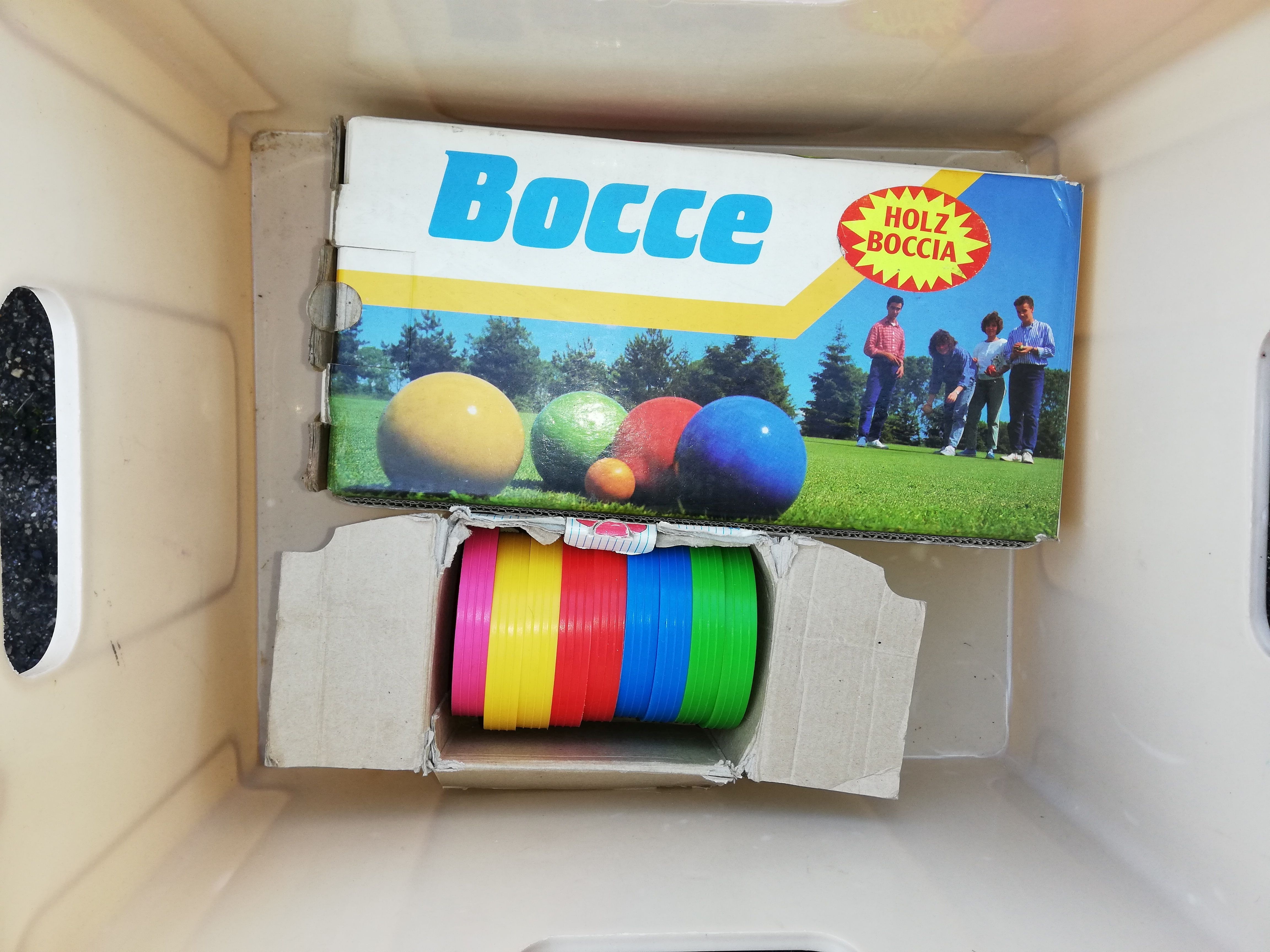 Holzboccia („Boccia“): Holz-Boccia mit 8 Kugeln (80mm) in 4 Farben lackiert, mit Zielkugel.