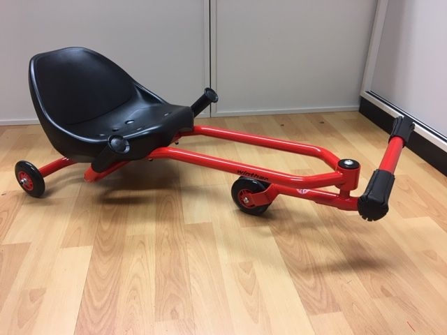 Foot Twister: Das lustige, innovative Fahrzeug wird durch das abwechselnde Drücken des linken und rechten Beines vorwärts bewegt