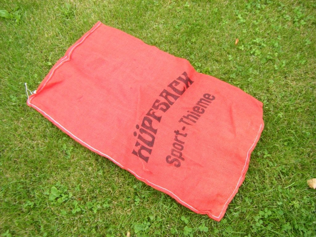 Hüpfsäcke (Jute): Der Jute-Hüpfsack ist hergestellt aus natürlichem und haltbarem Jutegewebe.
