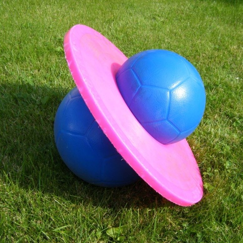 Moonhopper (auch "Starhopper"): Der interessante Hüpfball mit der Trittscheibe ist strapazierfähig und für drinnen und draußen geeignet.