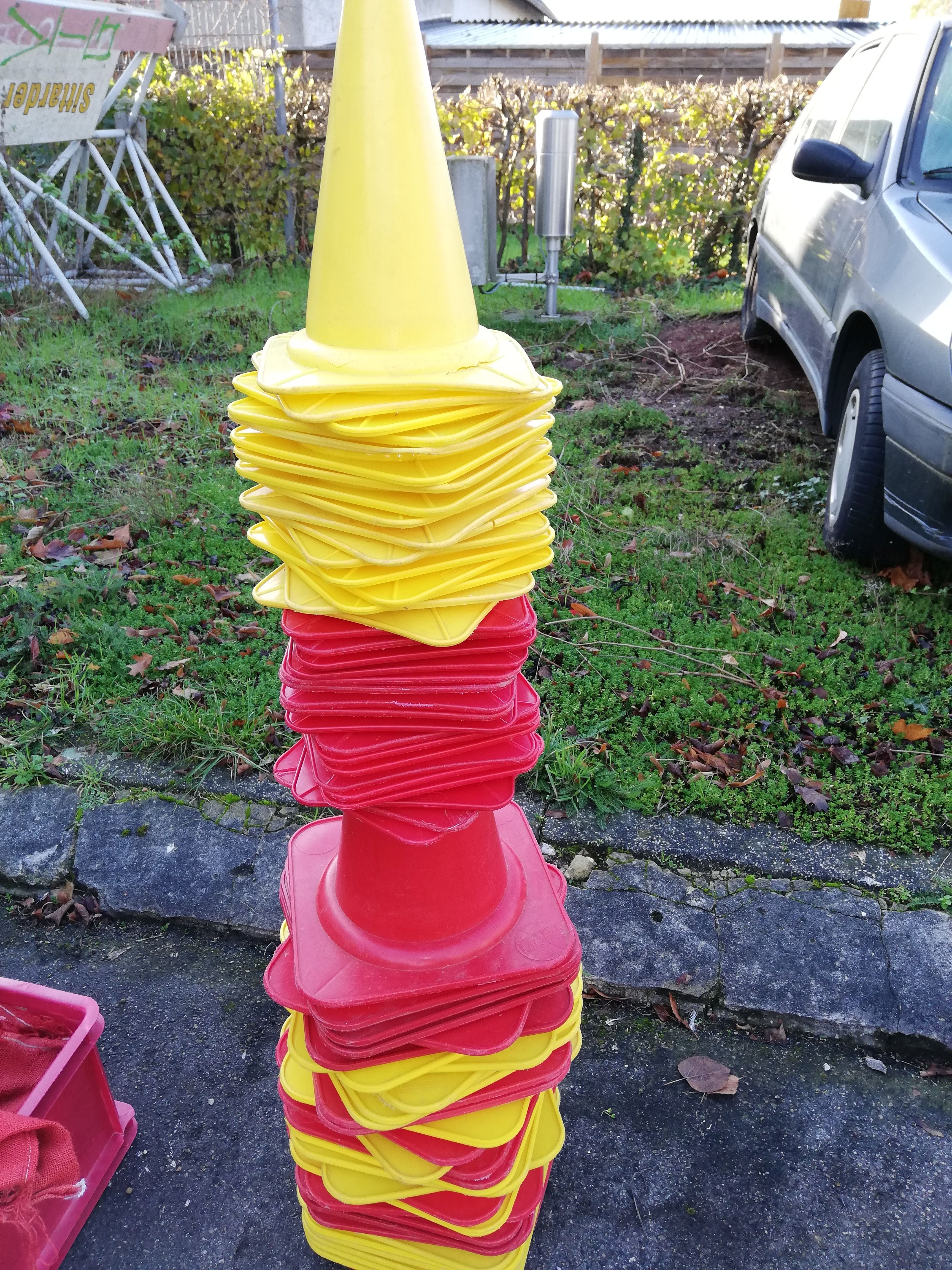 Pylonen / Markierkegel 28 cm: Diese Markierkegel aus Kunststoff sind 28 cm hoch.