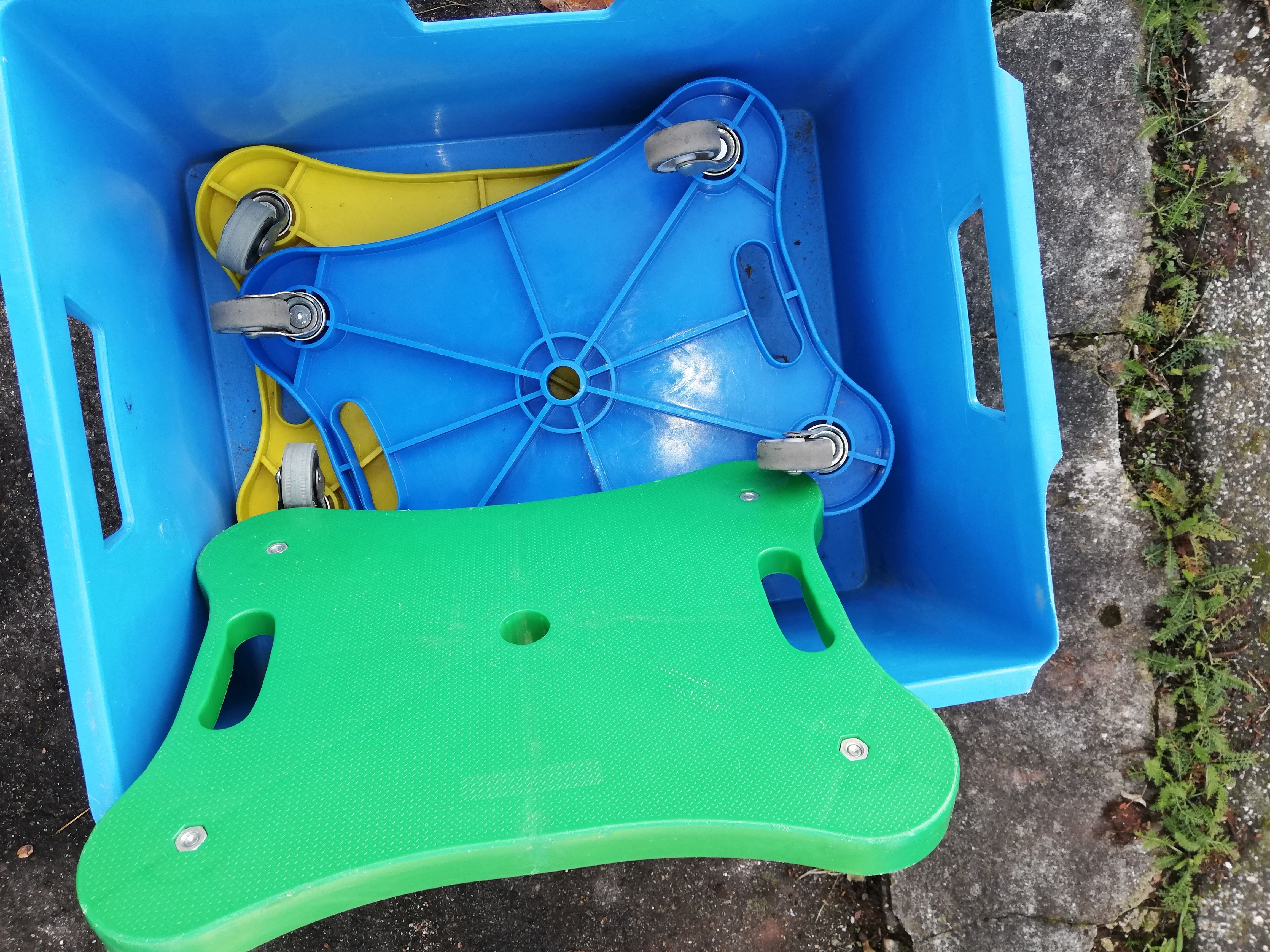 Rollbrett: Rollbretter sind beliebte Fortbewegungsmittel bei Kindern.