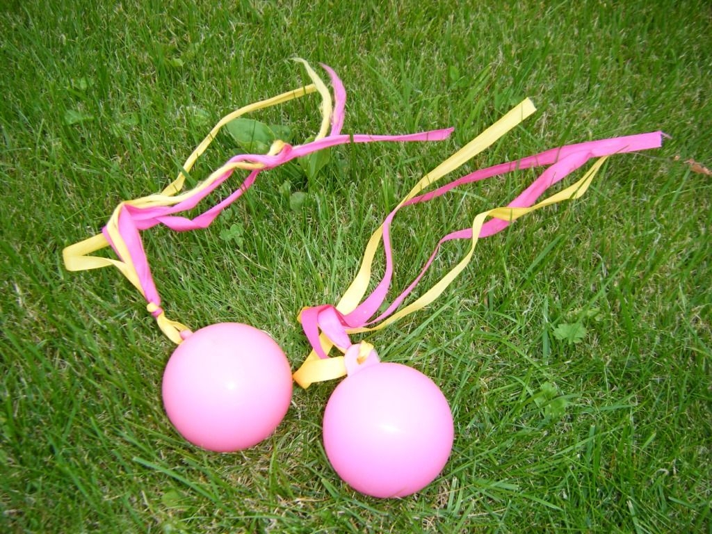 Space-Ball: Bei dem Space-Ball handelt es sich um einen kleinen Kunststoffball mit einem Textilschweif.