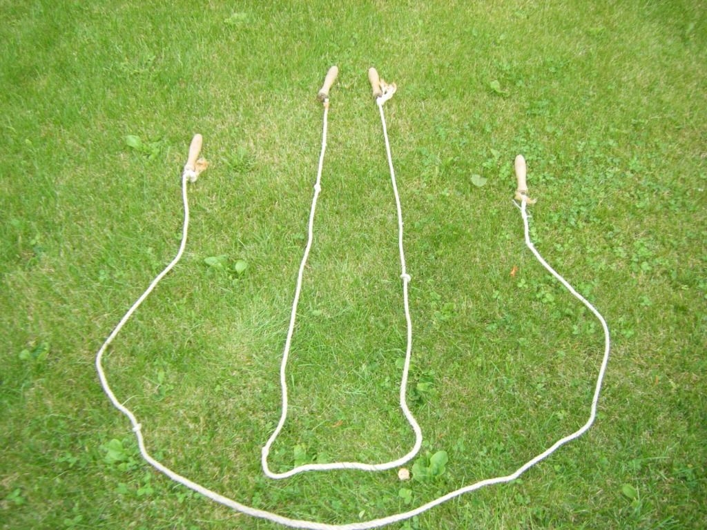 Springseil (kurz): Springseil (2,50 m lang) aus Weichfaser, Mitte verstärkt, Enden verknotet. 