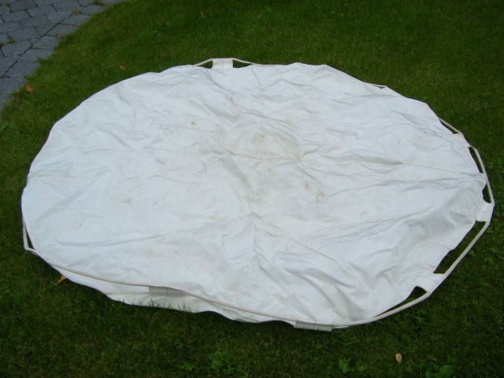 Sprungtuch: Sprungtuch (Durchmesser 170 cm) aus reißfestem Gewebe mit eingearbeiteter endloser Kordel. 