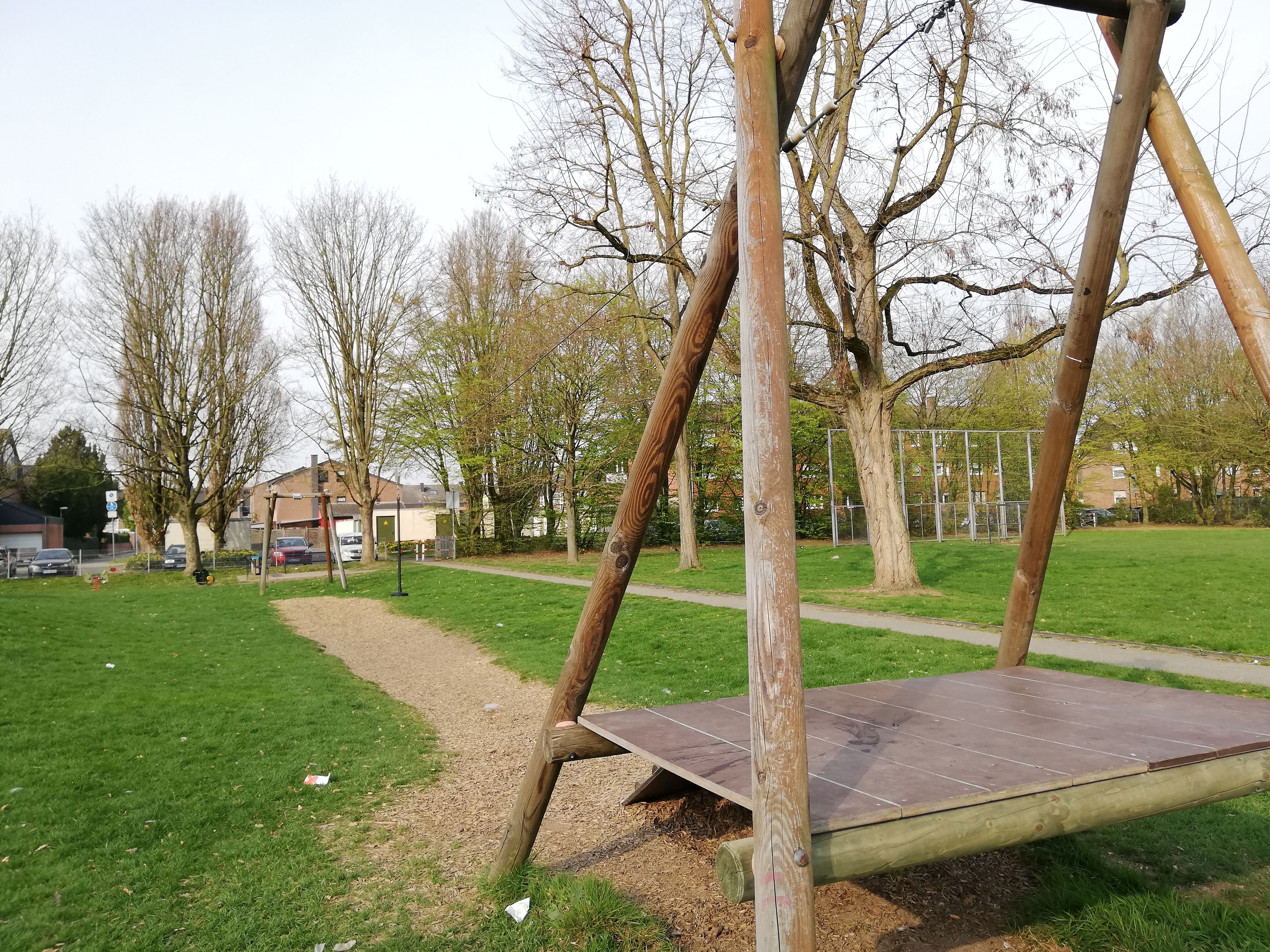 Spielgeräte auf dem Spielplatz am Adam-Stegerwald-Hof