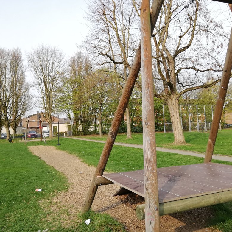 Spielgeräte auf dem Spielplatz am Adam-Stegerwald-Hof