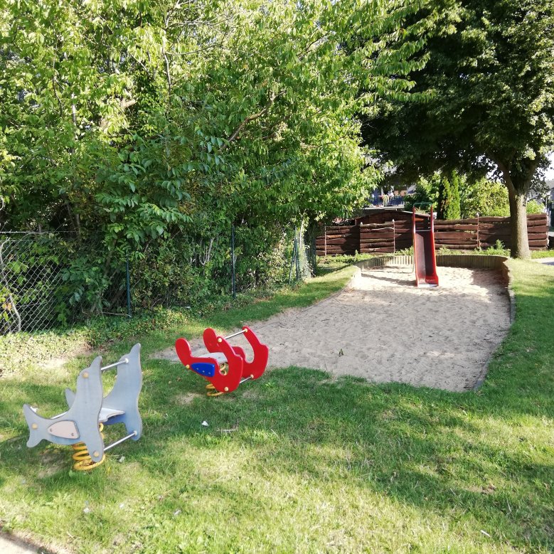 Spielgeräte auf dem Spielplatz Am Weiher