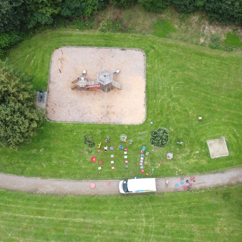 Spielgeräte auf dem Spielplatz An der Wolfskaul in Gerderath