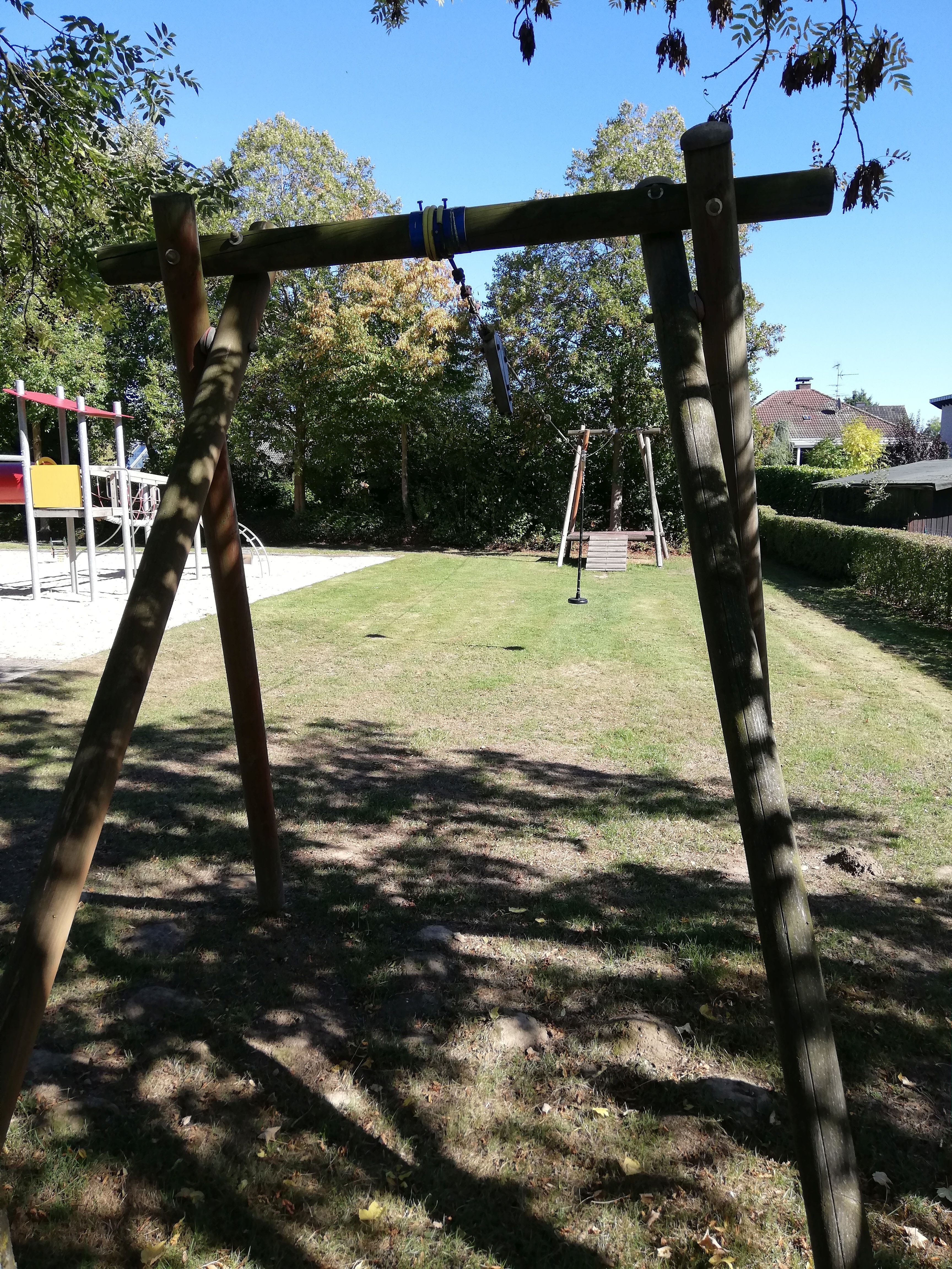 Spielgeräte auf dem Spielplatz am Birker Weg