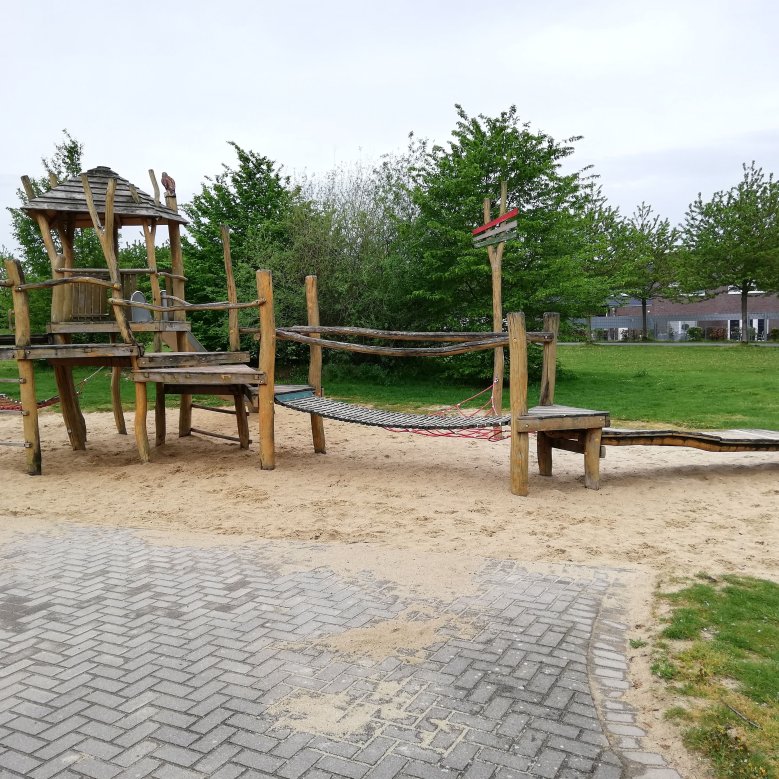 Spielgerät auf dem Spielplatz in Borschemich