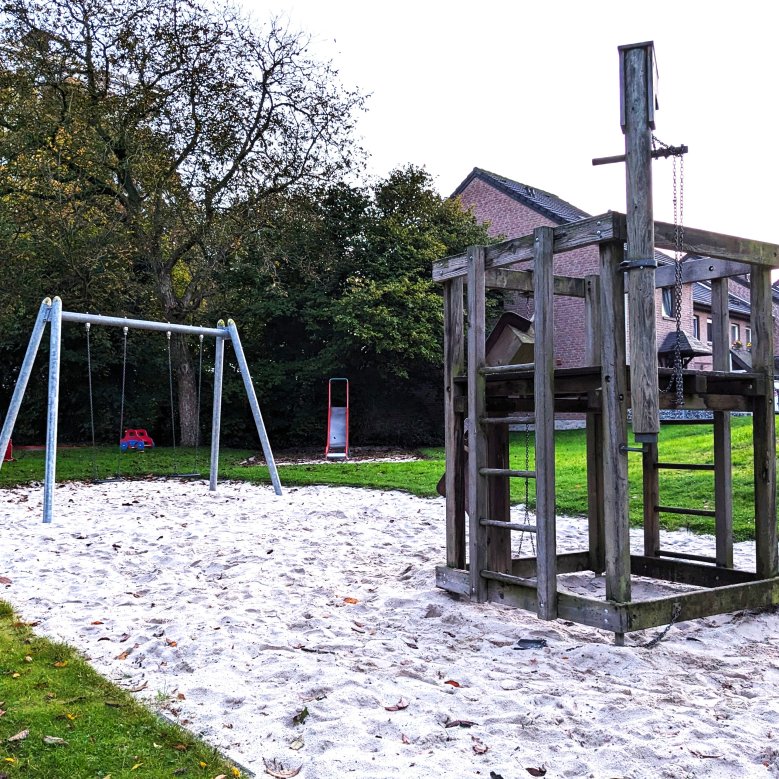 Spielgeräte auf dem Spielplatz Buscherkamp/ Allensteiner Straße