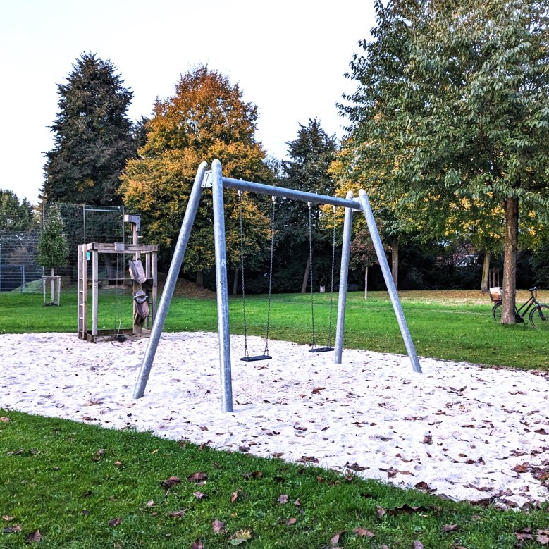 Spielgeräte auf dem Spielplatz Buscherkamp/ Allensteiner Straße