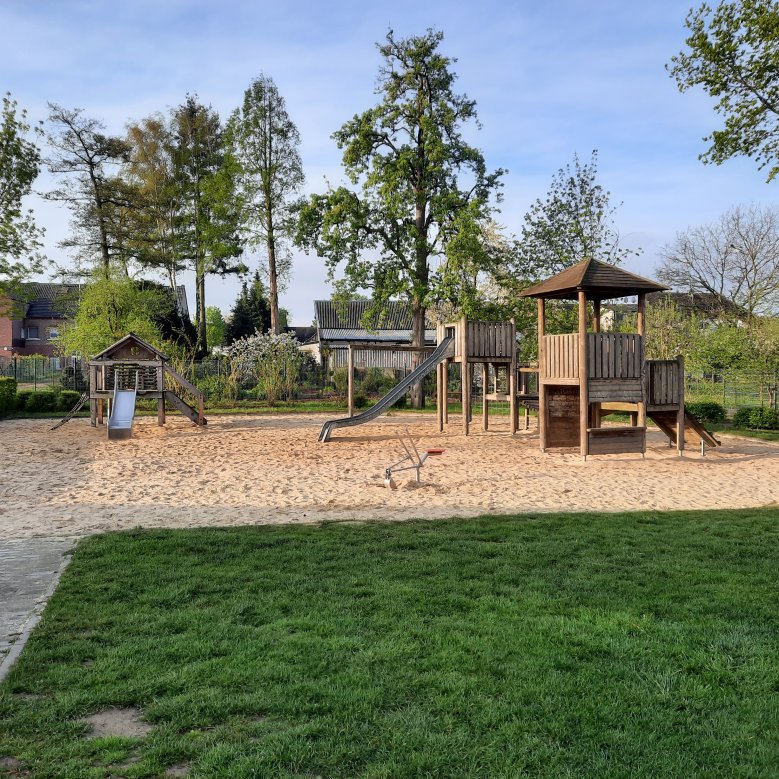 Spielgeräte auf dem Spielplatz Etgenbuscher Weg