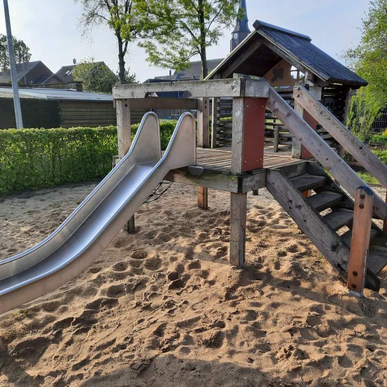 Spielgeräte auf dem Spielplatz Etgenbuscher Weg