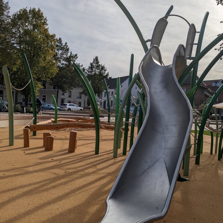 Spielgeräte auf dem Spielplatz Franziskanerplatz