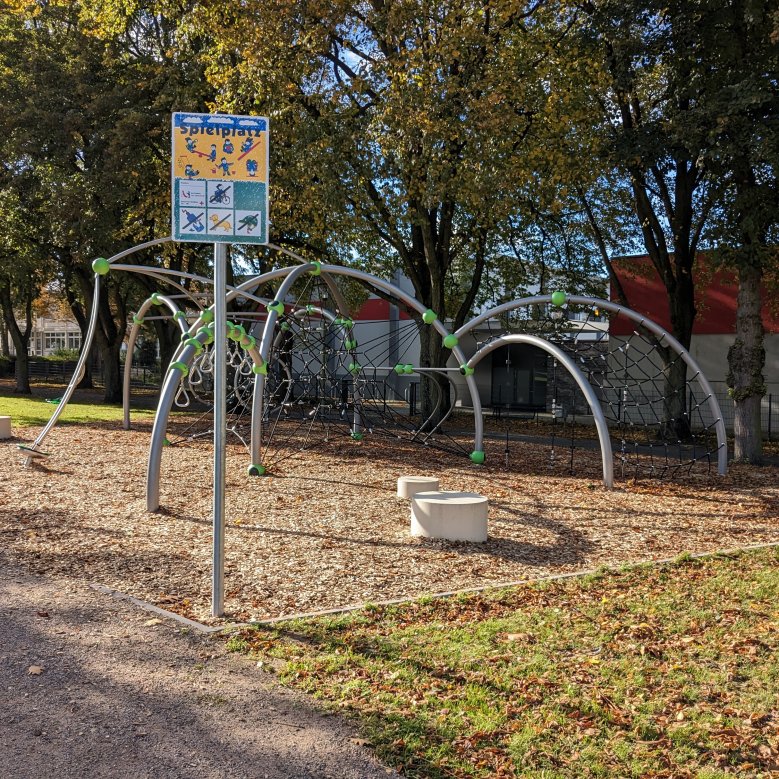 Spielgeräte auf dem Spielplatz Grünring/ Westpromenade