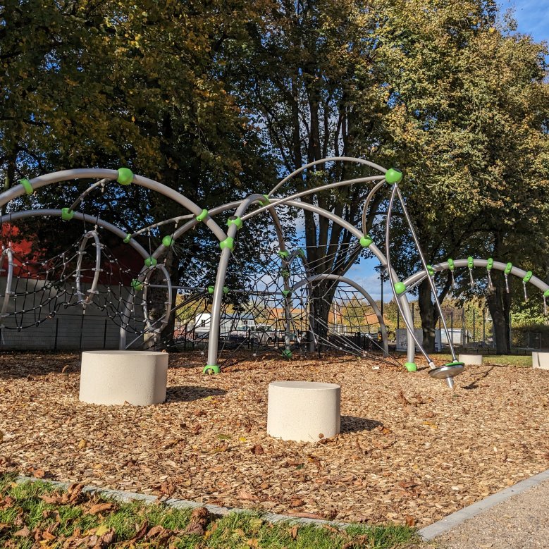 Spielgeräte auf dem Spielplatz Grünring/ Westpromenade