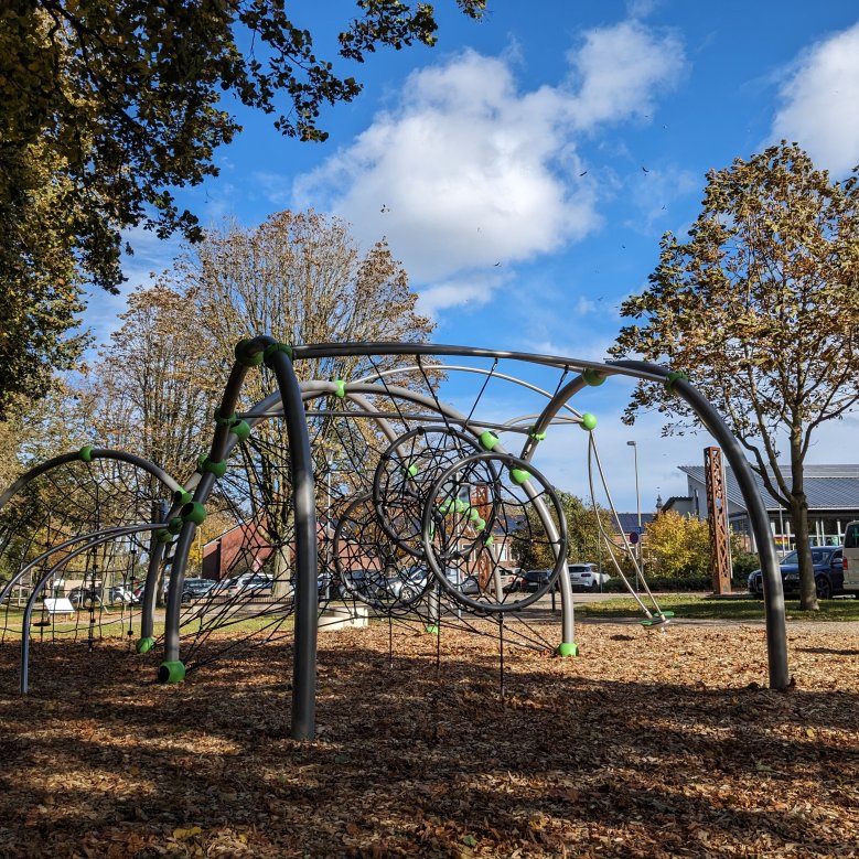 Spielgeräte auf dem Spielplatz Grünring/ Westpromenade