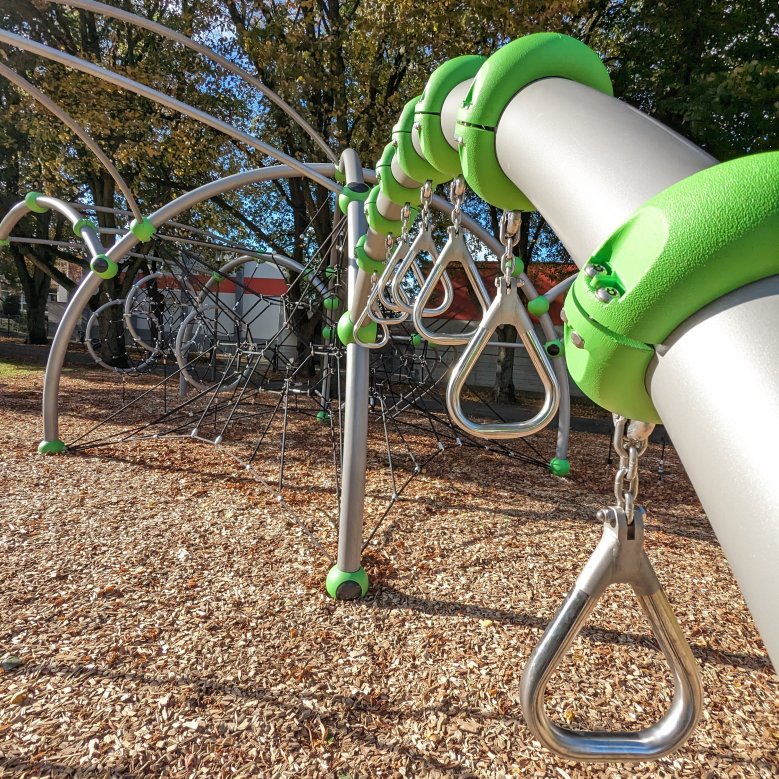 Spielgeräte auf dem Spielplatz Grünring/ Westpromenade