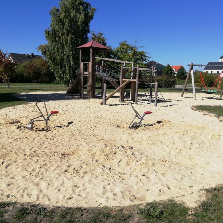 Spielgeräte auf dem Spielplatz am Immerather Markt (neu)