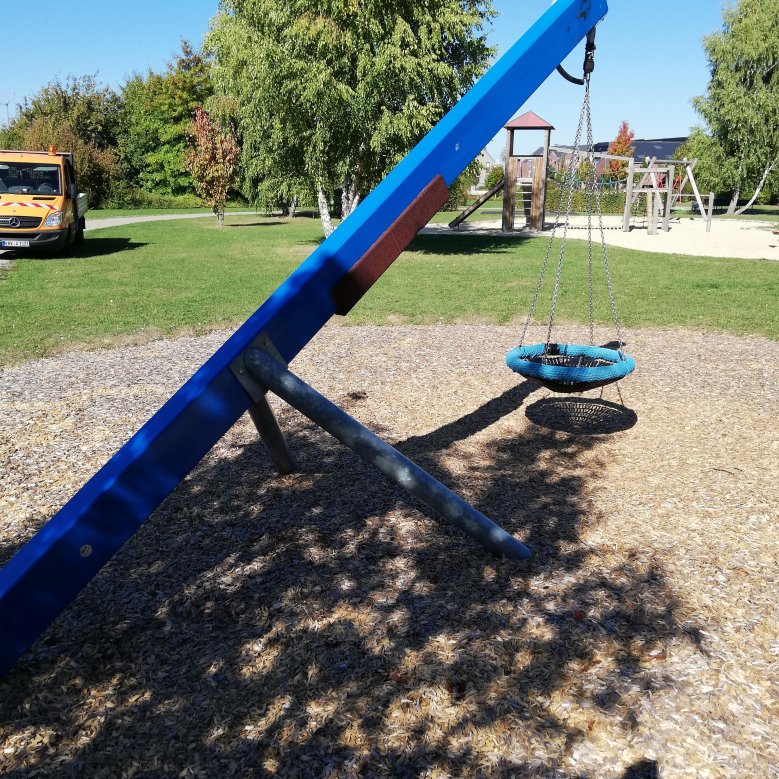 Spielgeräte auf dem Spielplatz am Immerather Markt (neu)