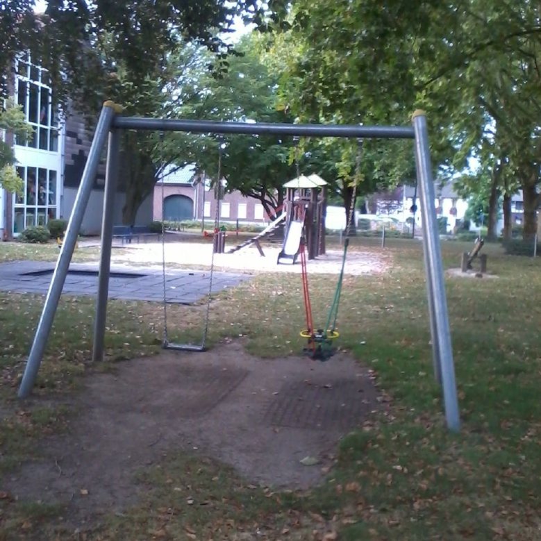 Spielgeräte auf dem Spielplatz In der Schlei