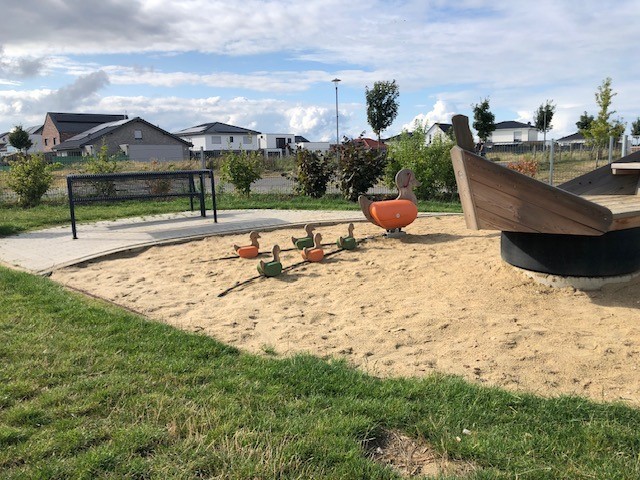 Spielplatz Keyenberg neu Entenfamilie