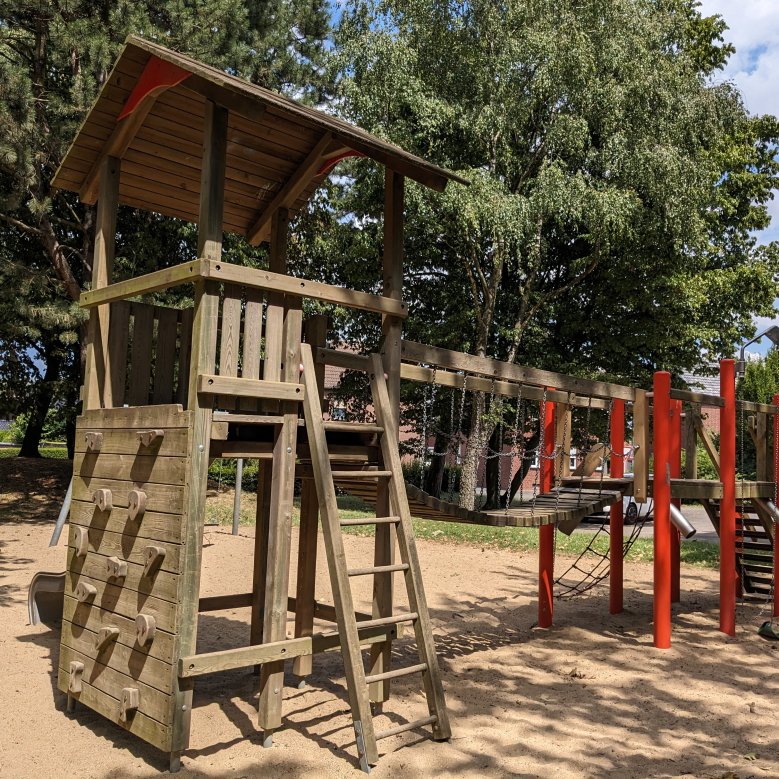 Spielgeräte auf dem Spielplatz an der Klosterstraße