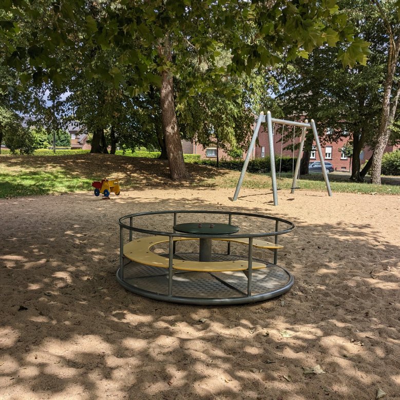 Spielgeräte auf dem Spielplatz an der Klosterstraße