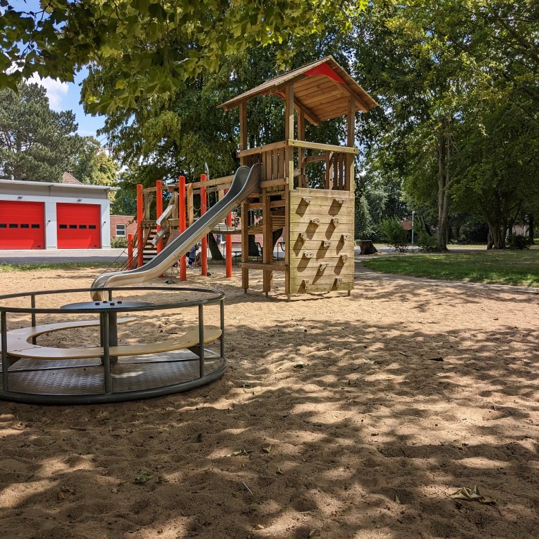 Spielgeräte auf dem Spielplatz an der Klosterstraße