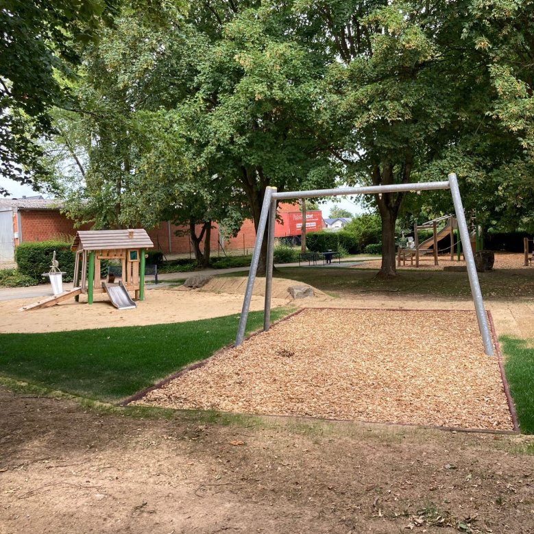 Spielgeräte auf dem Spielplatz Kückhoven, Thingstraße