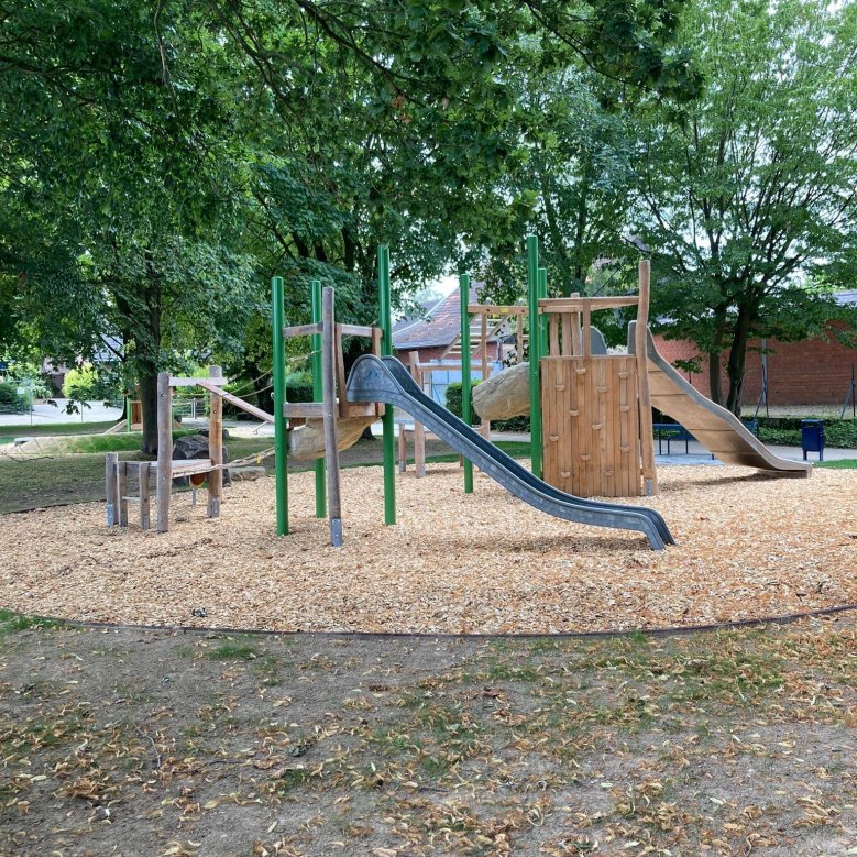 Spielgeräte auf dem Spielplatz Kückhoven, Thingstraße