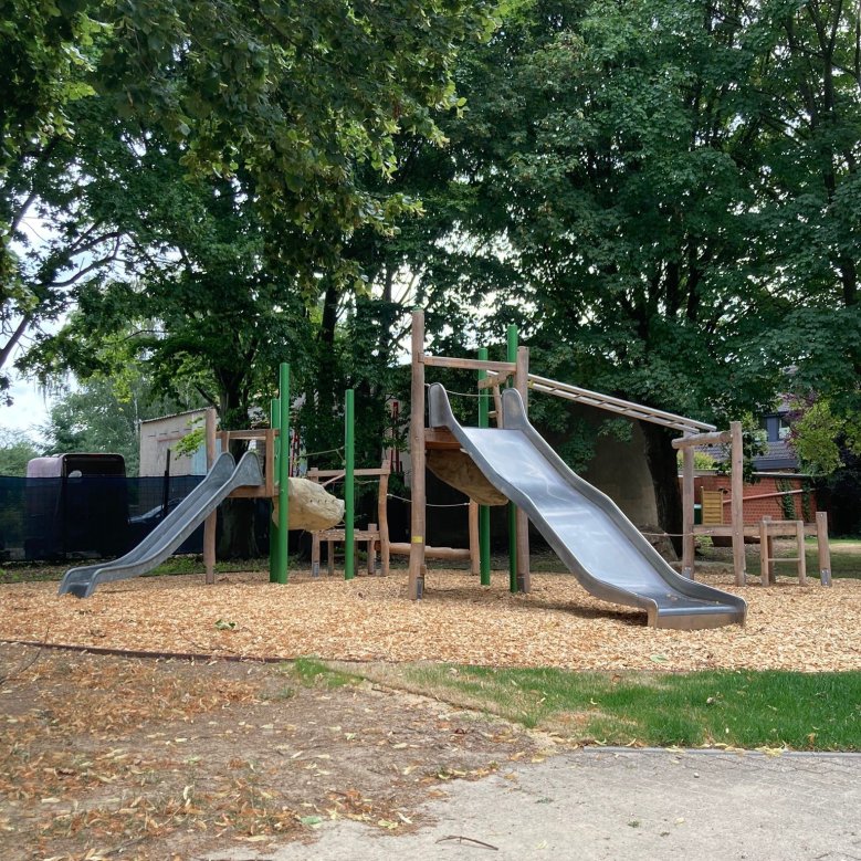 Spielgeräte auf dem Spielplatz Kückhoven, Thingstraße