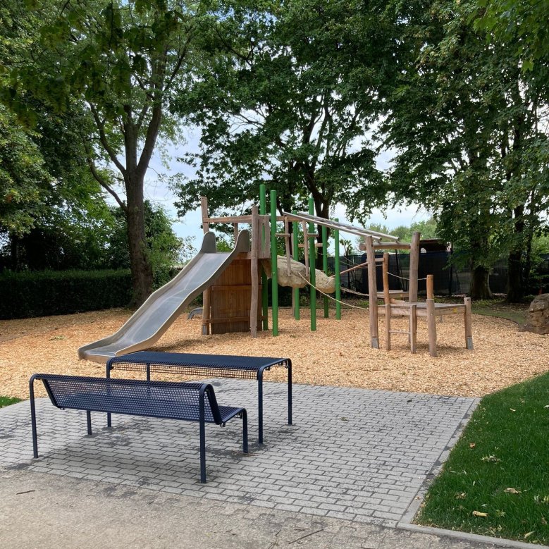 Spielgeräte auf dem Spielplatz Kückhoven, Thingstraße