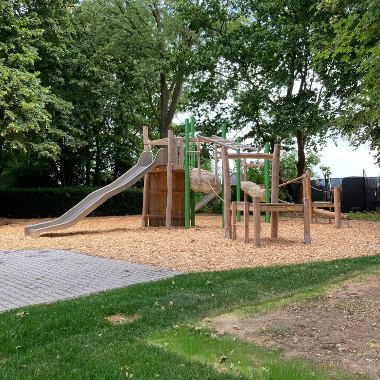 Spielgeräte auf dem Spielplatz Kückhoven, Thingstraße