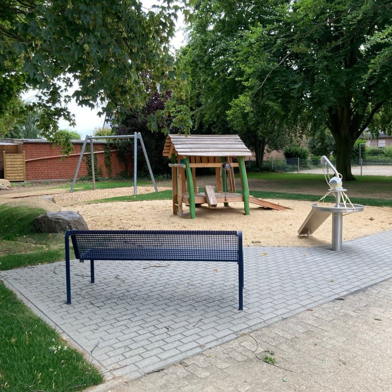 Spielgeräte auf dem Spielplatz Kückhoven, Thingstraße